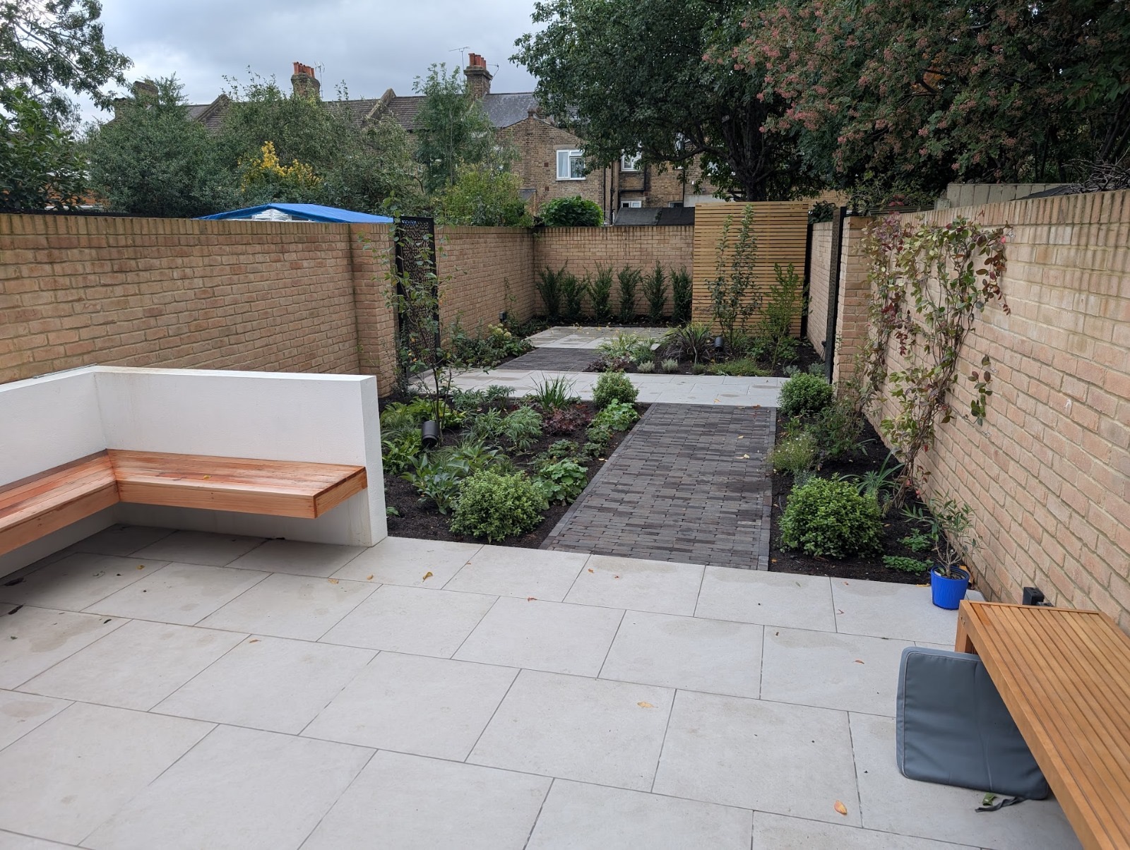 What Happens Where Two Different Garden Materials Meet?