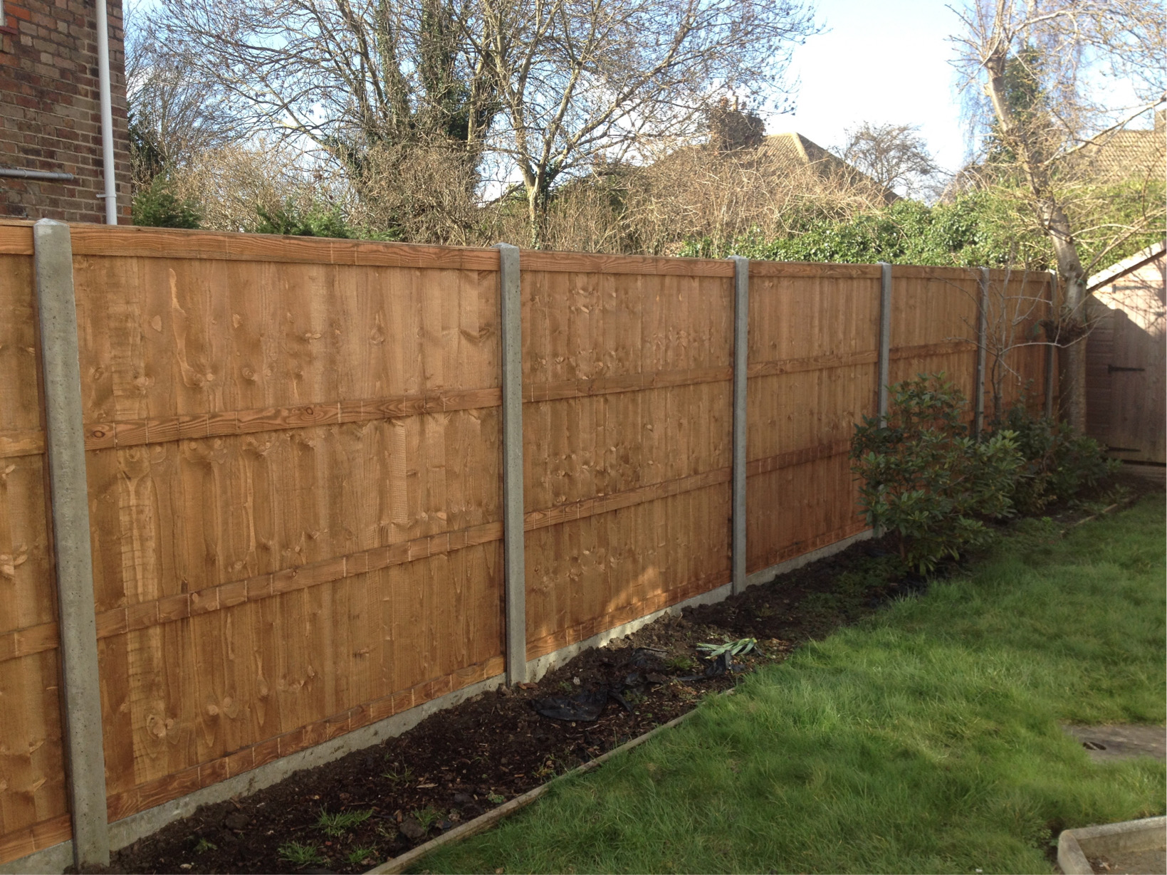 Fence Panels in Hot, Dry Weather: Movement Is Normal — Up to a Point